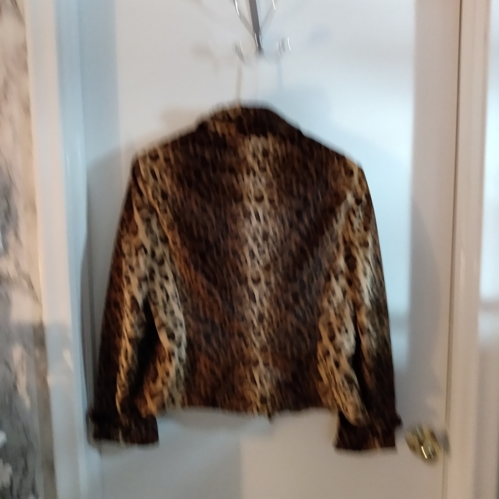 A leopard jacket for suit or coat, very beautiful